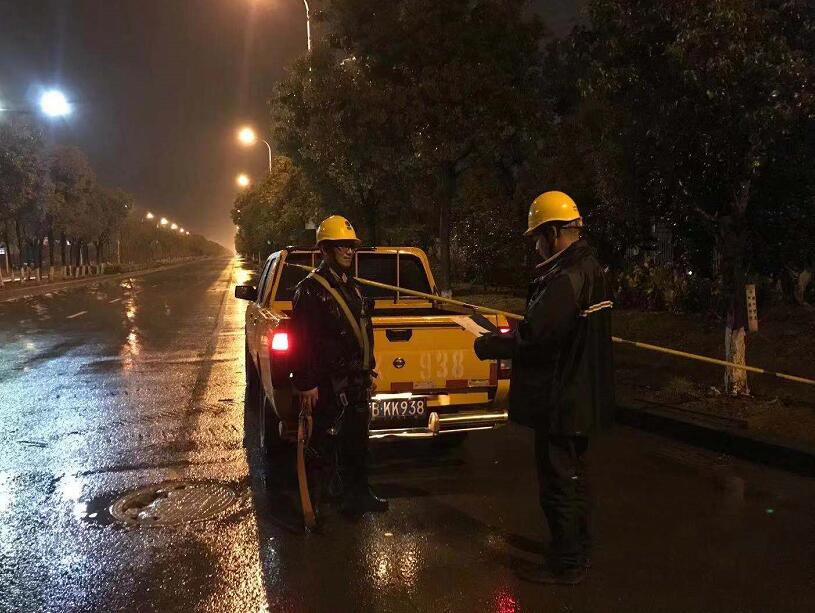 浙江慈溪市供電公司雨夜中的光明使者