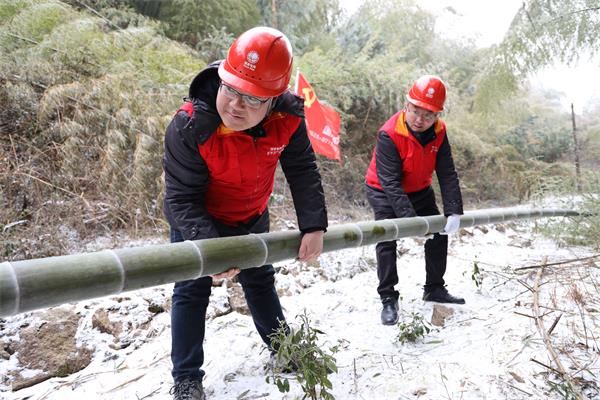 國(guó)網(wǎng)壽寧縣供電公司：風(fēng)雪巡線 守護(hù)電網(wǎng)