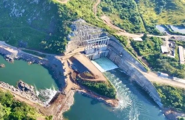 中國(guó)能建承建的安哥拉最大水電站成功截流