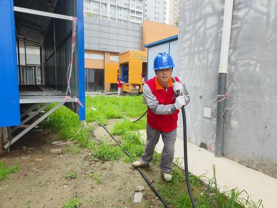 國網(wǎng)冀北電力唐山供電公司援涿搶修隊為1020戶居民送電