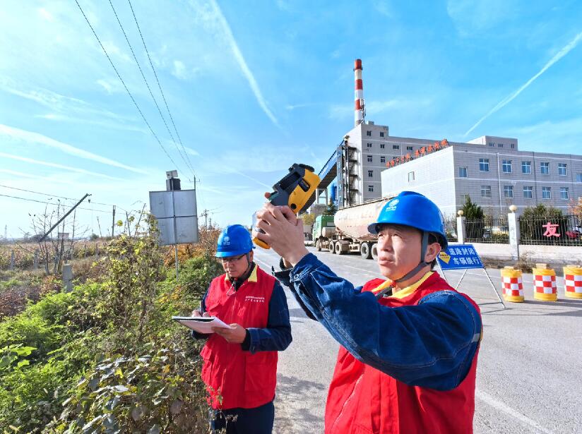 國(guó)網(wǎng)洛川供電公司“零距離”服務(wù) 為供暖企業(yè)提供“滿(mǎn)格電”