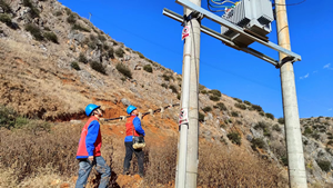 國網(wǎng)鹽源縣供電公司充足電守護蘋果喝飽“冬眠水”