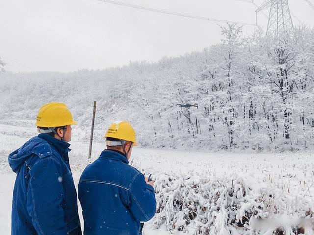 國網(wǎng)陜西電力公司全力以赴抗擊雨雪冰凍 電力保供守護(hù)萬家溫暖