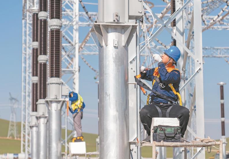 蒙東錫盟江蘇能源烏拉蓋電廠、華電白音華金山電廠500千伏送出工程全線貫通