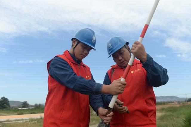 國(guó)網(wǎng)汝州市供電公司優(yōu)質(zhì)服務(wù)保障農(nóng)民秋種用電無(wú)憂