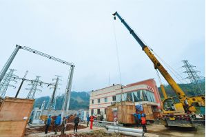 “4？20”蘆山地震電網災后恢復重建三周年紀實