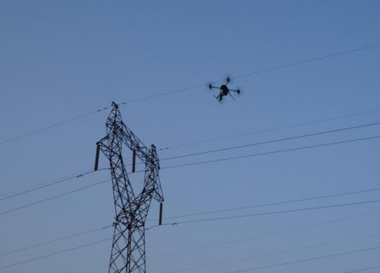 實(shí)現(xiàn)電力智能巡檢、帶電水沖洗、架空輸電線路無人機(jī)巡檢